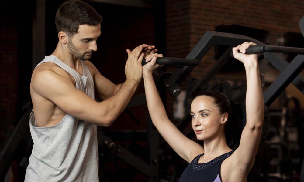 medium-shot-fit-woman-training-gym